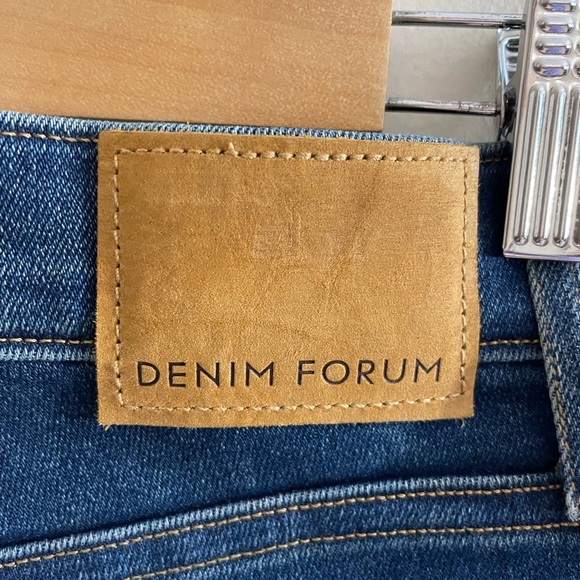 Aritzia Denim Forum The Nico Mid Rise Skinny Crop Size 26 - Picture 11 of 13